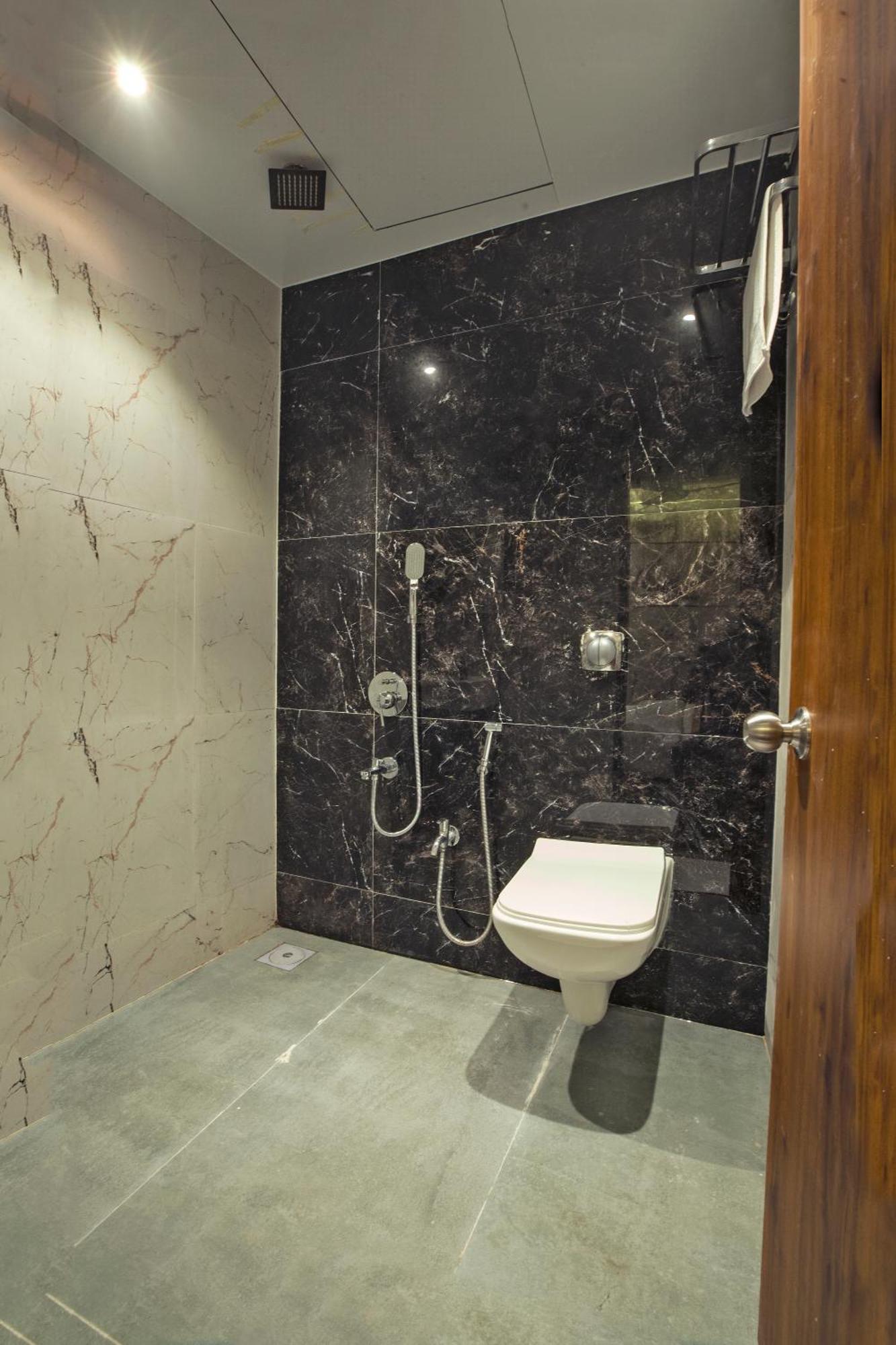 Nexus - Near Nesco 3* Bombay