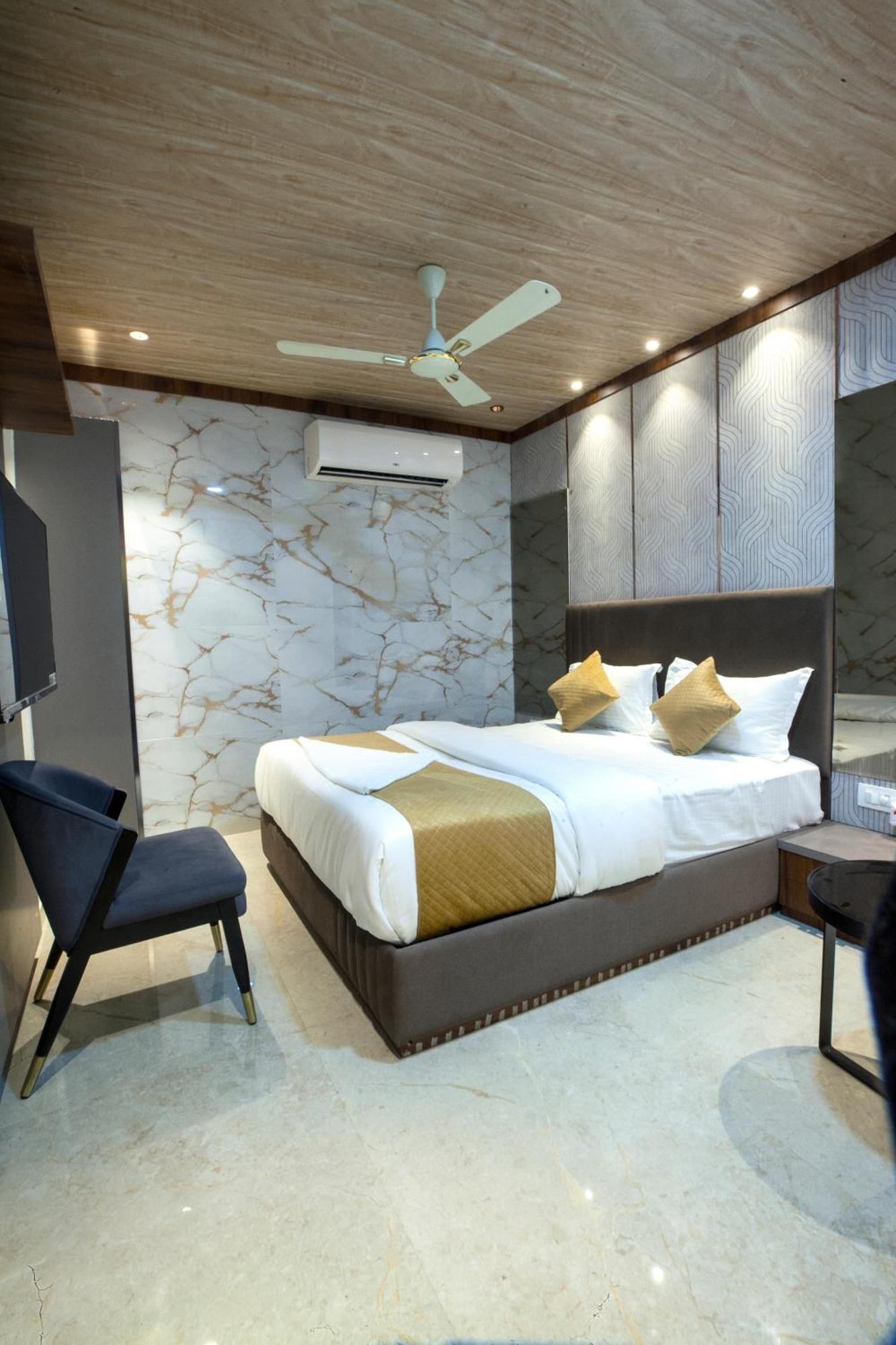 Hotel Nexus - Near Nesco Bombay