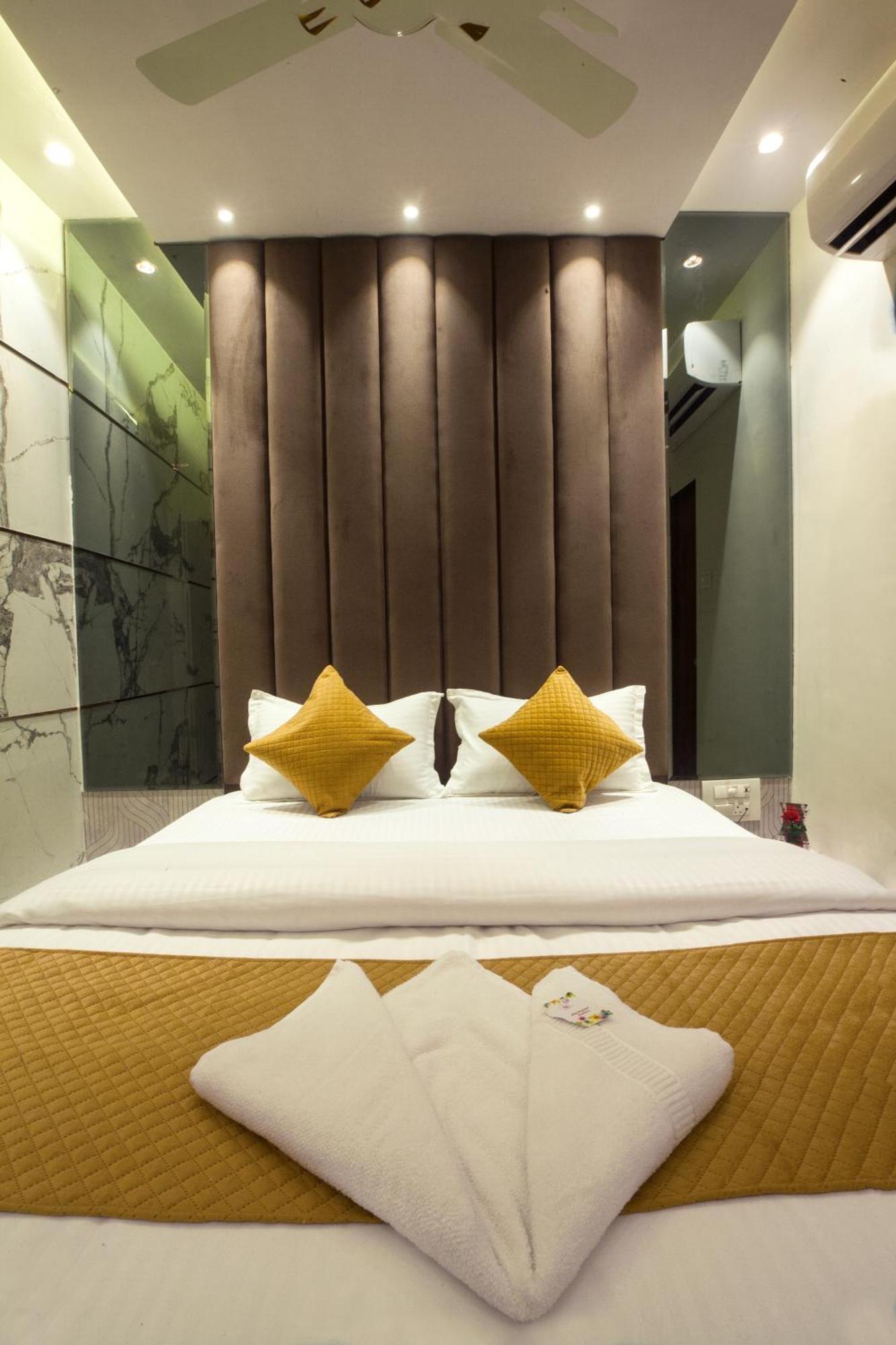 Hotel Nexus - Near Nesco Bombay